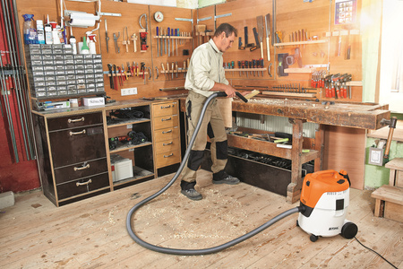 Odkurzacz przemysłowy SE 62 STIHL do pracy na sucho i mokro