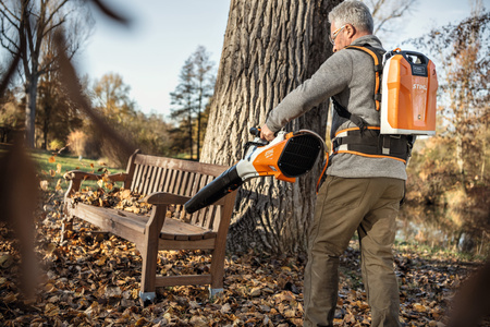 Dmuchawa akumulatorowa BGA 200, bez akumulatora i ładowarki STIHL